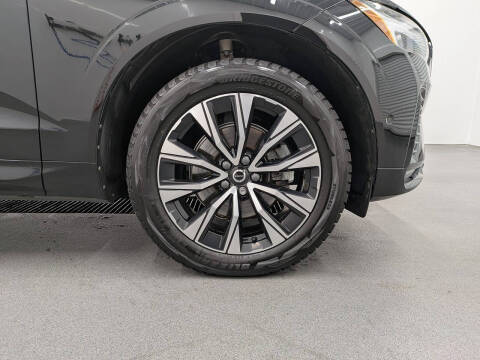 2024 Volvo XC60 B5 Plus Dark Theme
