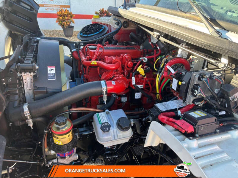 2021 Freightliner M2 106