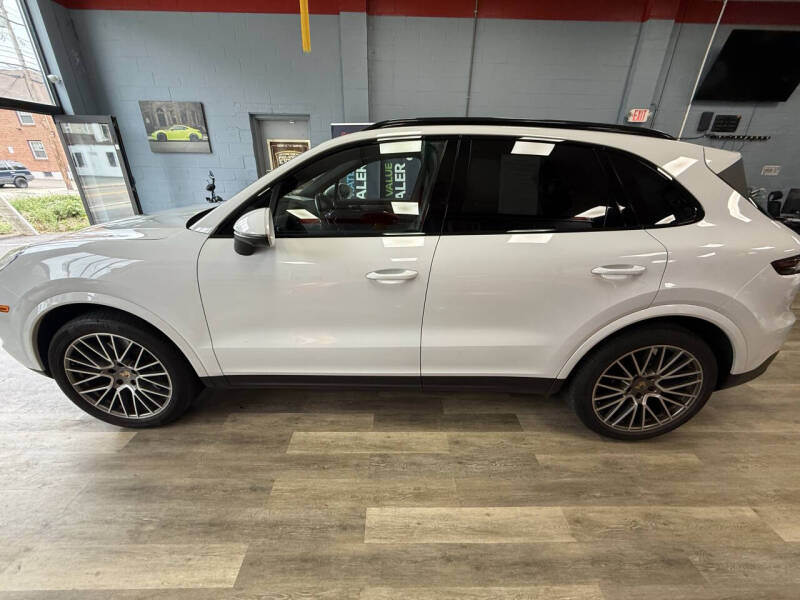 2023 Porsche Cayenne Platinum Edition