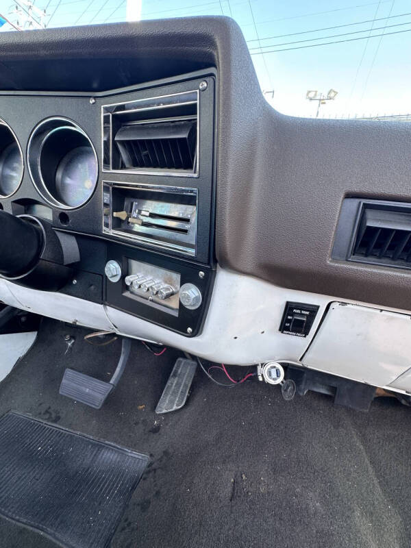 1983 Chevrolet C10 - Photo 11