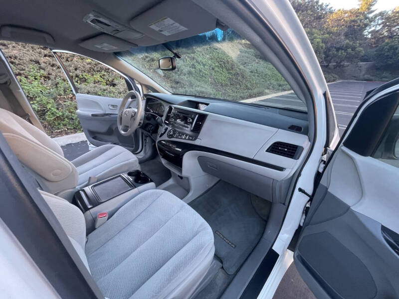 2014 Toyota Sienna LE 8-Passenger