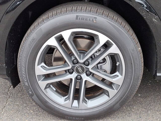 2025 Audi Q5 quattro Premium TFSI