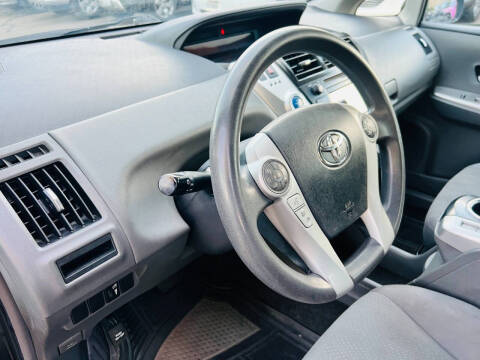2014 Toyota Prius v Three