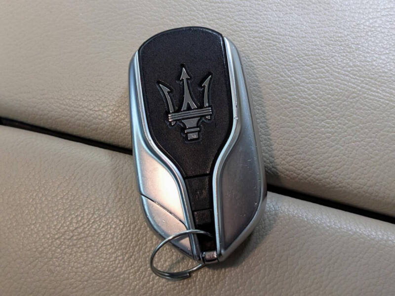 2014 Maserati Quattroporte Sport GT S