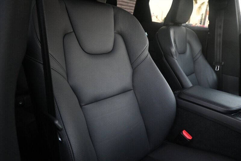 2020 Volvo XC60 T5 Momentum