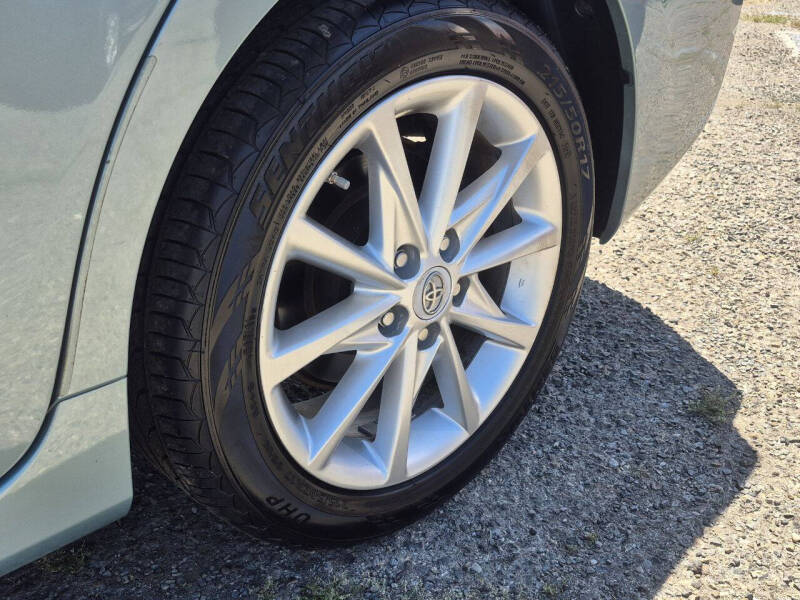 2013 Toyota Prius v Five - Photo 9