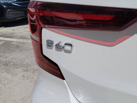 2024 Volvo S60 Recharge T8 Plus Dark Theme