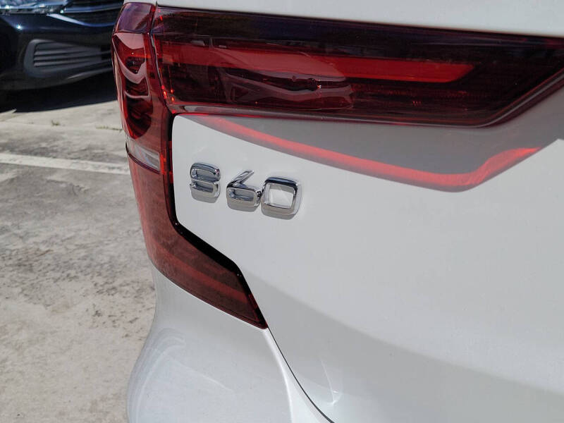 2024 Volvo S60 Recharge T8 Plus Dark Theme