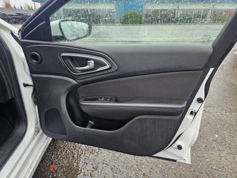 2016 Chrysler 200 LX