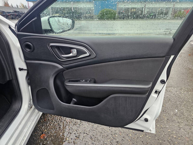 2016 Chrysler 200 LX