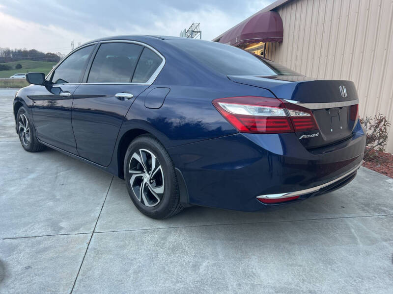 2017 Honda Accord LX photo 4