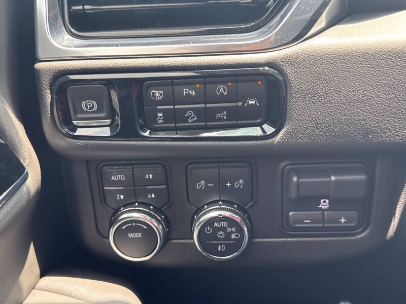 2025 GMC Yukon Elevation