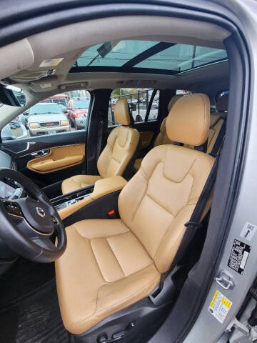 2016 Volvo XC90 T6 Momentum