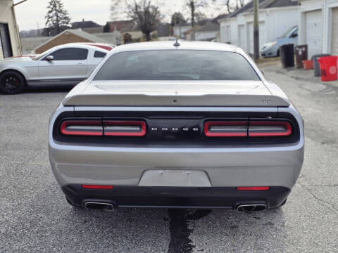 2015 Dodge Challenger SXT Plus