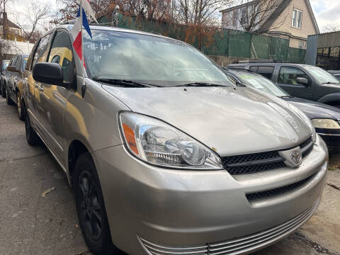 2004 Toyota Sienna LE 7 Passenger