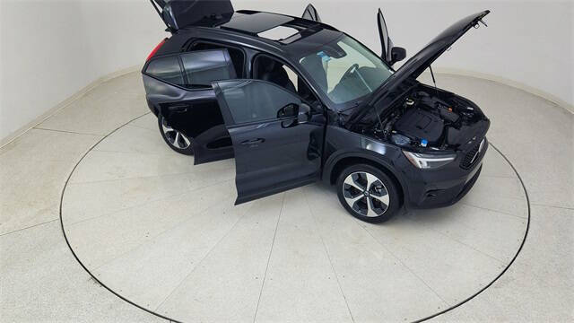 2024 Volvo XC40 B5 Plus Dark Theme