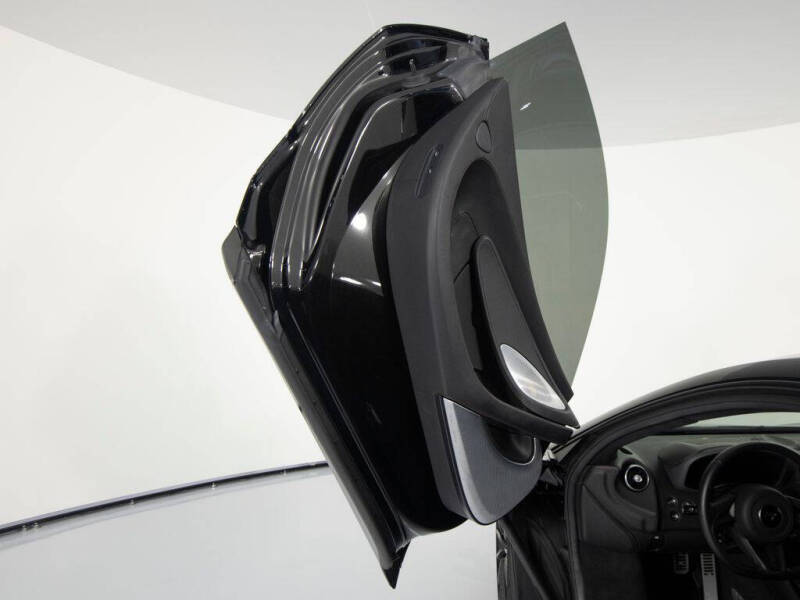 2023 McLaren GT