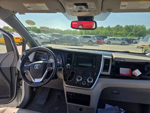 2020 Toyota Sienna XLE 8-Passenger