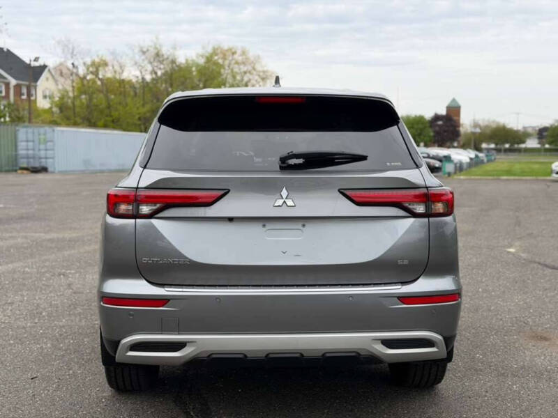 2022 Mitsubishi Outlander SE