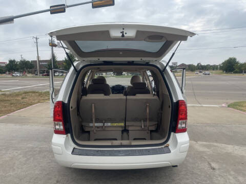 2007 Hyundai Entourage GLS