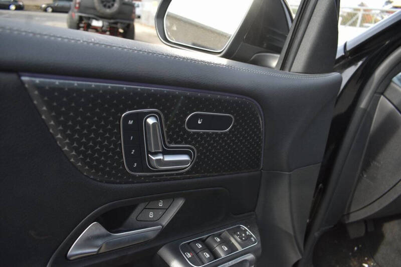 2025 Mercedes-Benz GLB GLB 250