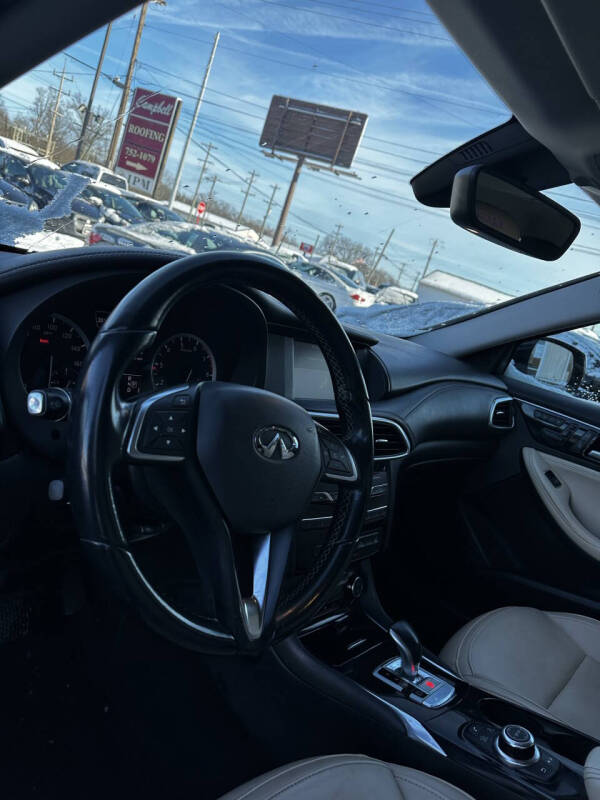 2017 Infiniti QX30 Premium