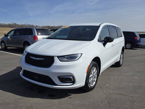 2025 Chrysler Pacifica Select