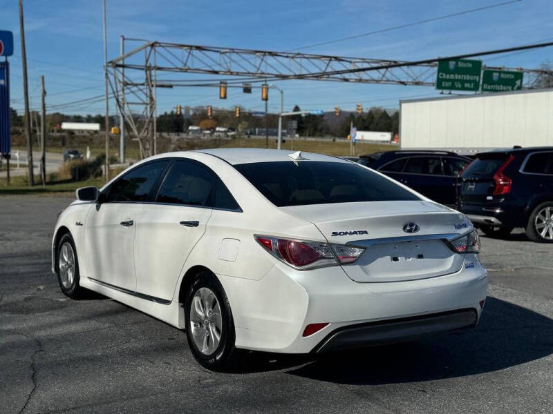 2015 Hyundai Sonata Hybrid Base photo 3