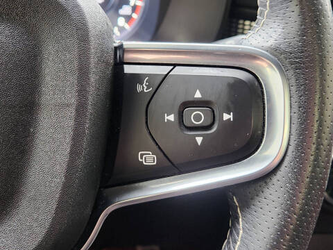 2021 Volvo XC40 T5 R-Design