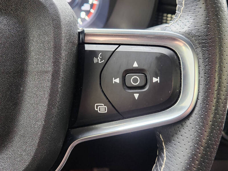 2021 Volvo XC40 T5 R-Design