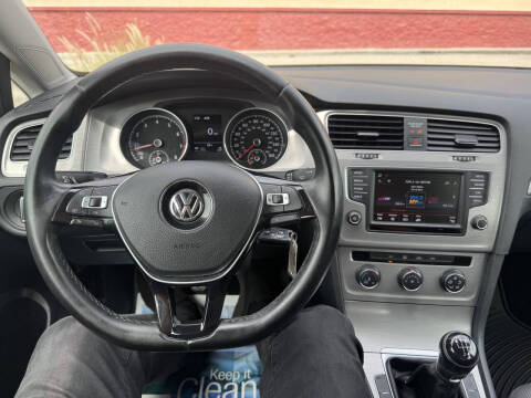 2016 Volkswagen Golf TSI S