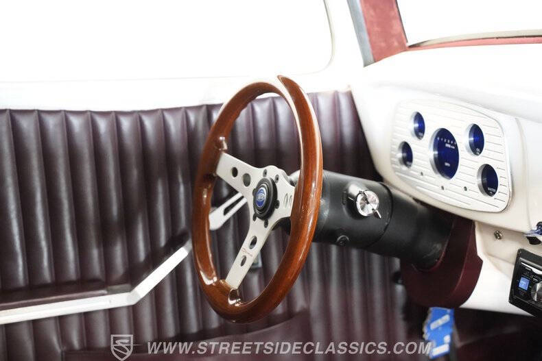 1933 Ford Victoria
