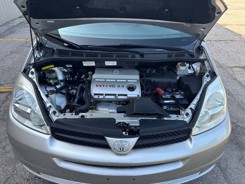 2004 Toyota Sienna XLE 7 Passenger