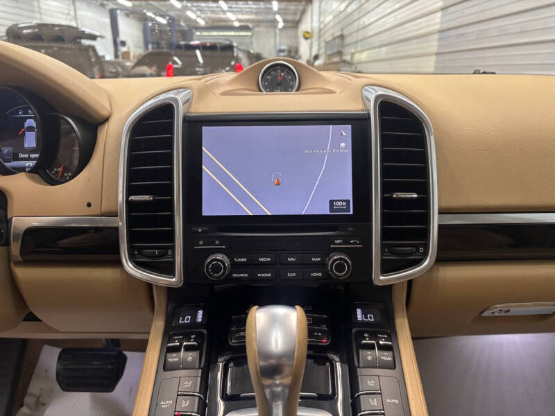 2017 Porsche Cayenne Platinum Edition