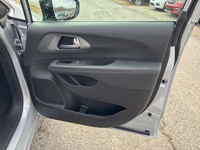 2026 Chrysler Voyager LX