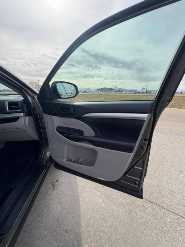 2019 Toyota Highlander LE Plus