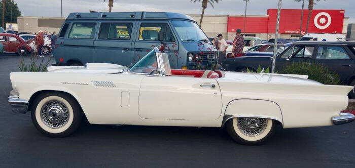 1957 Ford Thunderbird