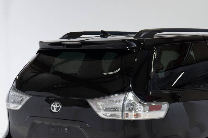 2018 Toyota Sienna SE Premium 8-Passenger