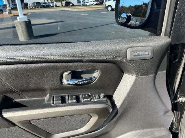 2015 Nissan Armada 38