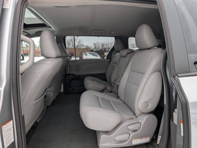 2017 Toyota Sienna XLE 8-Passenger