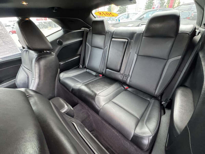 2018 Dodge Challenger SXT Plus