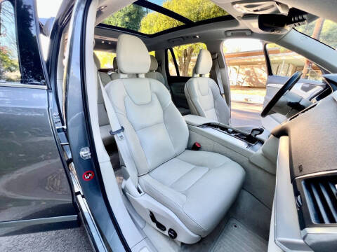 2016 Volvo XC90 T6 Momentum