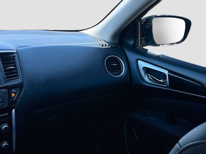 2017 Nissan Pathfinder SV