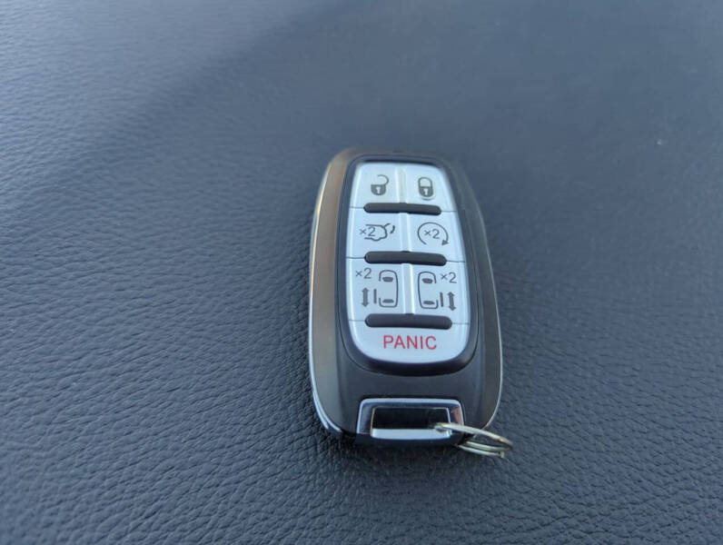 2023 Chrysler Pacifica Plug-In Hybrid Touring L