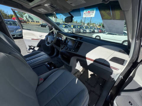 2012 Toyota Sienna XLE 8-Passenger