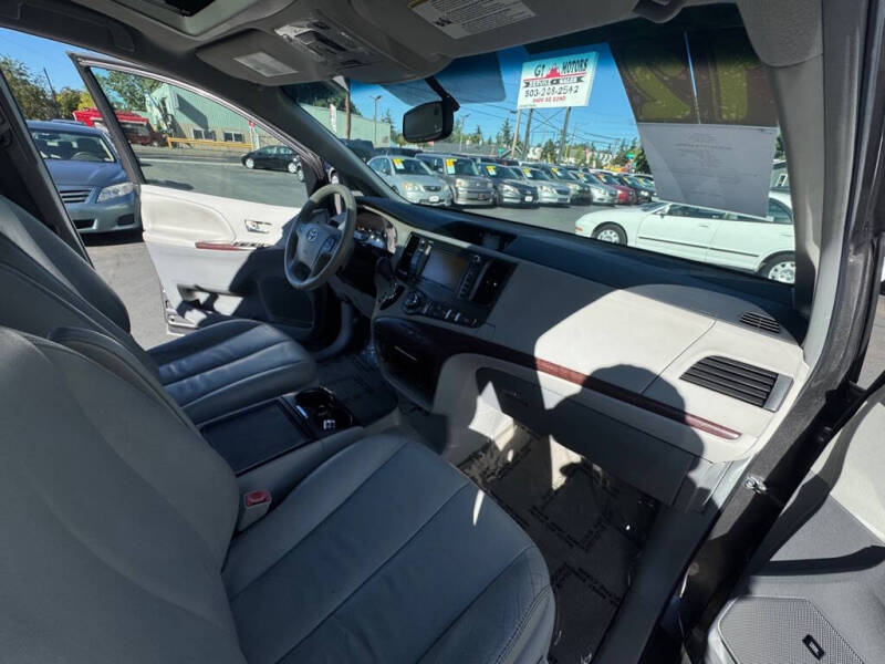 2012 Toyota Sienna XLE 8-Passenger