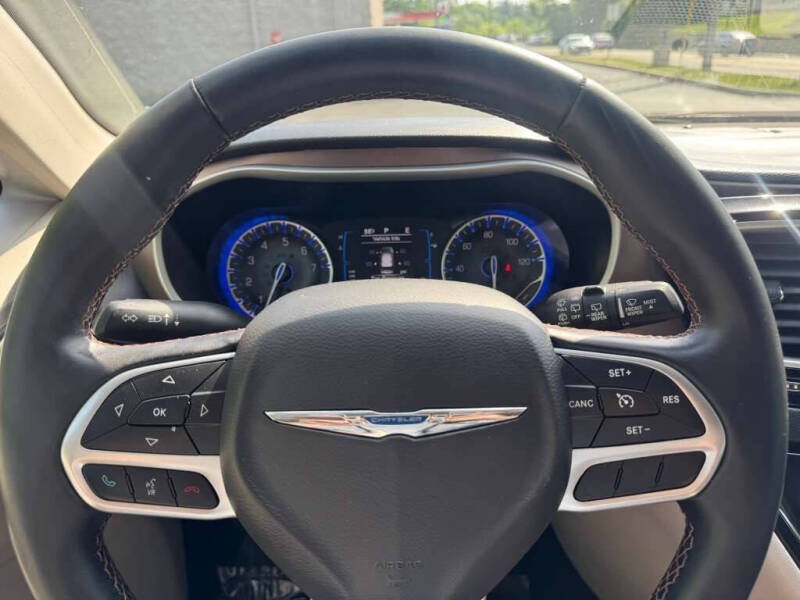 2017 Chrysler Pacifica Touring-L