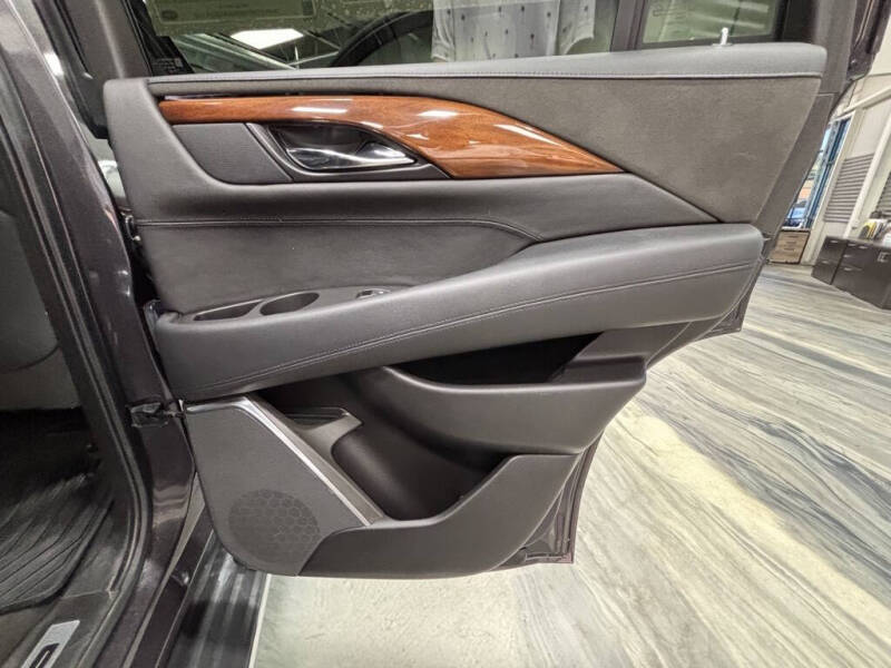2016 Cadillac Escalade Luxury Collection