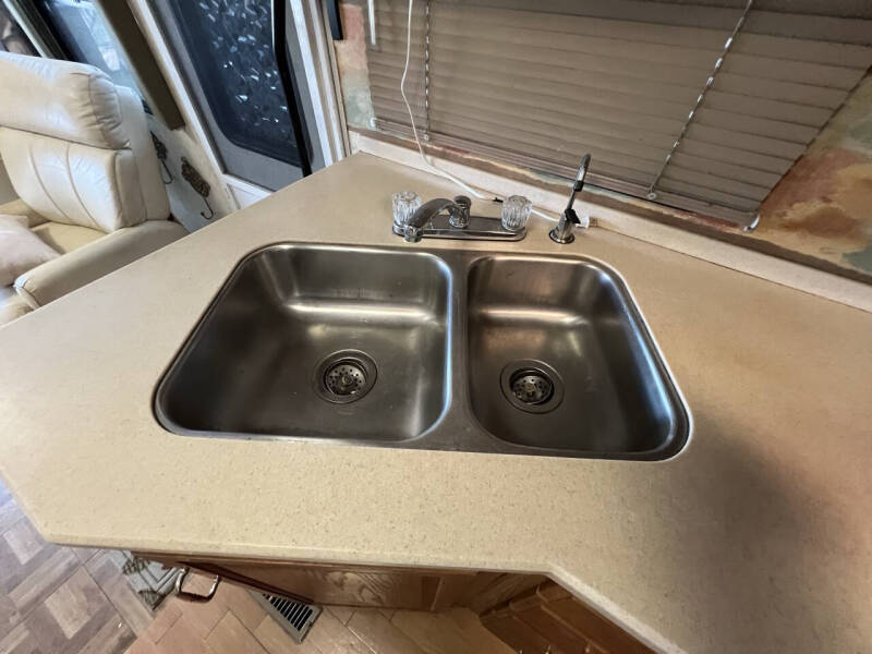 2000 Winnebago Adventurer