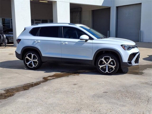 2025 Volkswagen Taos SEL 4Motion